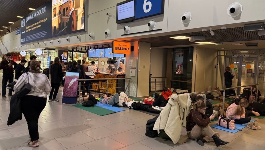    Обстановка в аэропорту Пулково в ночь с 22 на 23 марта 2026 года Автор фото: t.me/opensaratov