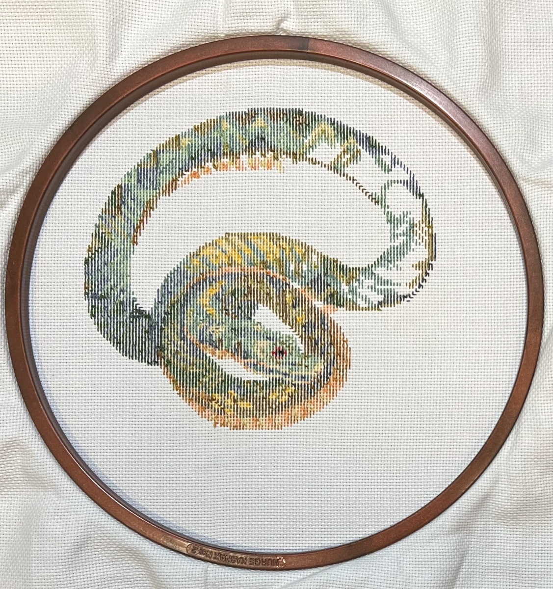 Вышиваю с идеальной изнанкой для поддержания квалификации, так сказать