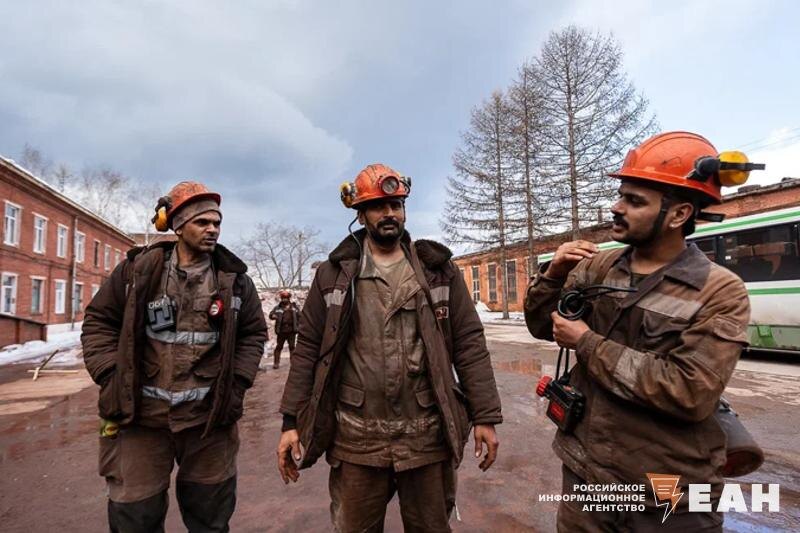    ЕАН. Шахтеры-индийцы