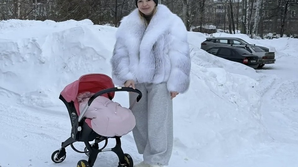 Свердловские врачи помогли 39-летней блогерше стать мамой в третий раз