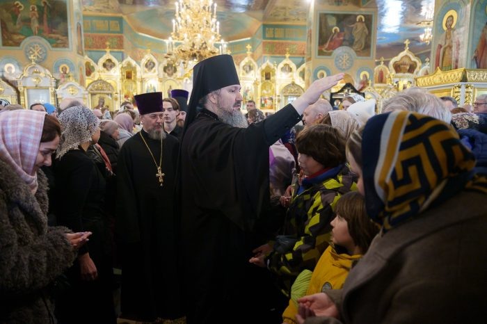 Варфоломей (в центре). Фото nskmi.ru.