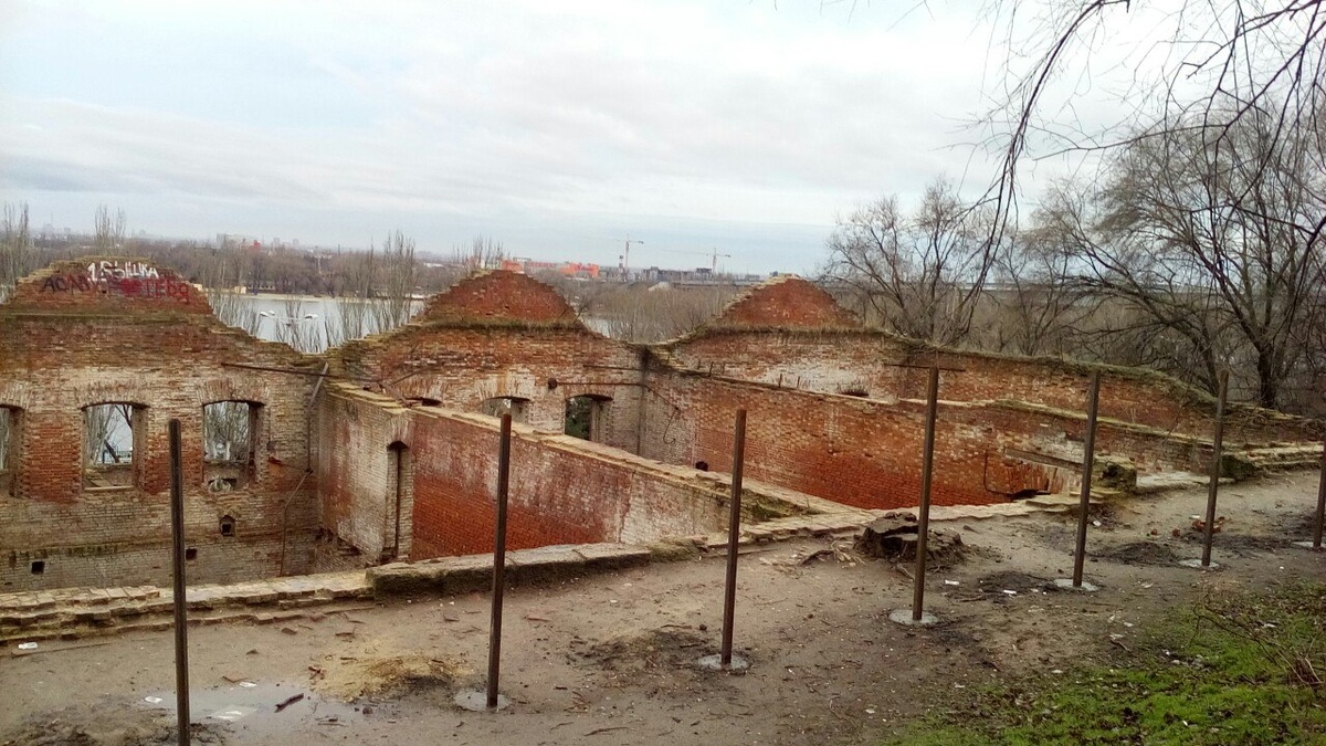    Парамоновские склады //Фото: Виктория Некрасова