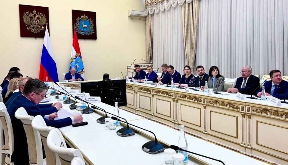    Работники проверяют технику по обновленным стандартам. Фото: министерства энергетики и ЖКХ Самарской области