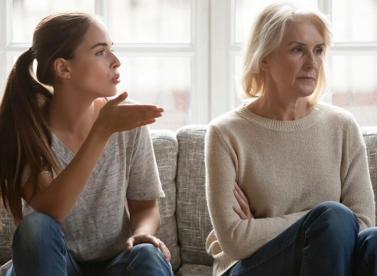 - Наташа, я тут присмотрела чудесный дачный домик, только мне немного не хватает денег