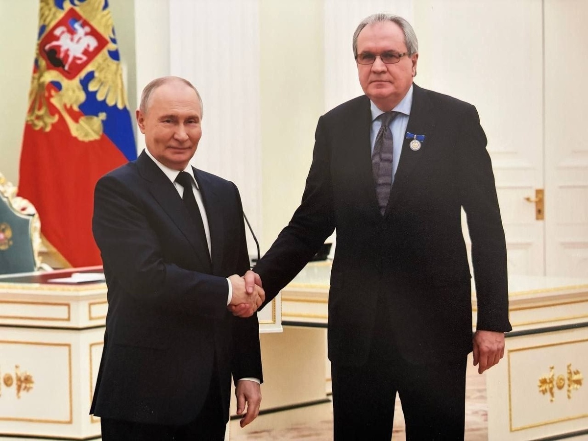 Награждение знаком отличия «За благодеяние» В.А. Фадеева