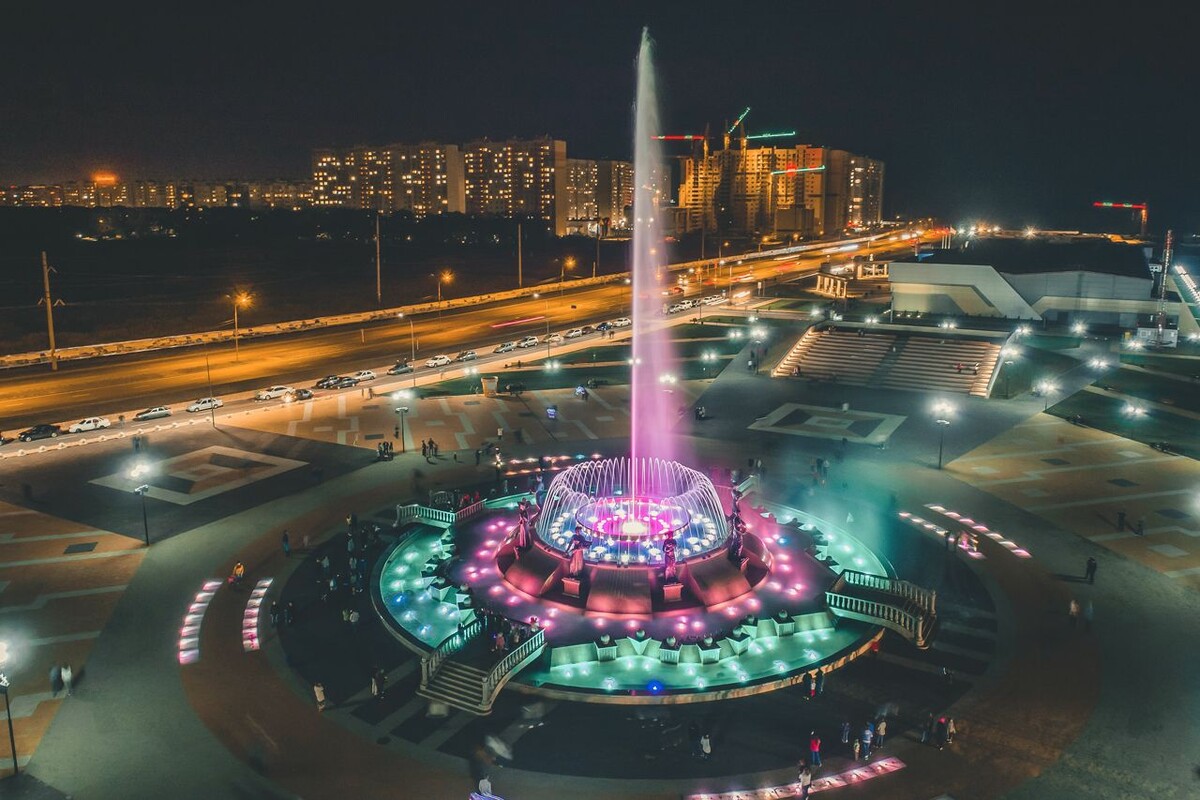 Светомузыкальный фонтан на Владимирской площади Ставрополя. Фото: OlafStainer / Wikimedia