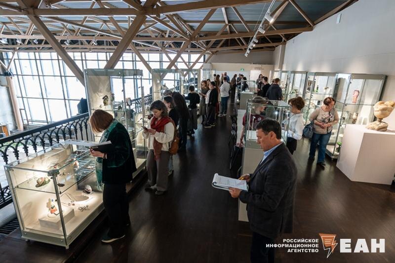    Гости выставки