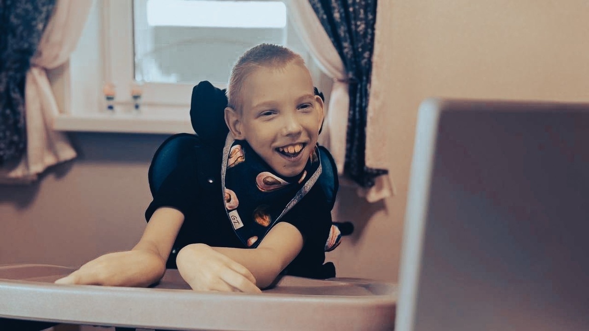 Илья общительный парень