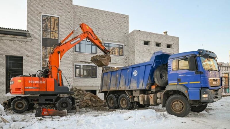     Строительство средней школы по адресу: ул. Попова, 130. пресс-служба Администрации Барнаула.