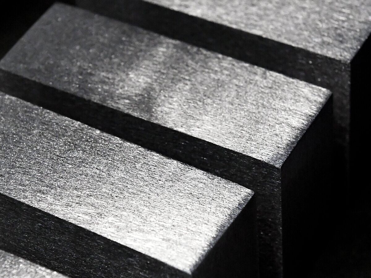    Готовые к маркировке слитки платины© РИА Новости . Илья Наймушин