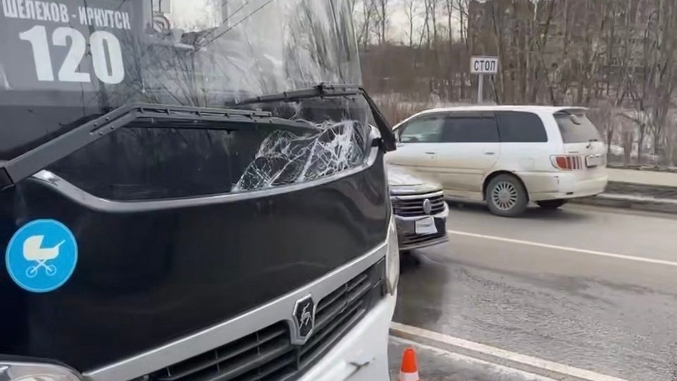 В Иркутске автобус насмерть сбил пенсионера вне «зебры»