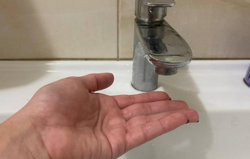 Сотни новороссийцев остались без воды: не будет также света и газа