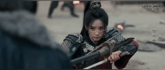 Кстати, вот вам гифка битвы с князем Чансинем. Обратите внимание, как отлично Чанъюй разделывает мятежного князя — референсы с хрюшкой очень в тему. Режиссер просто гениален! 