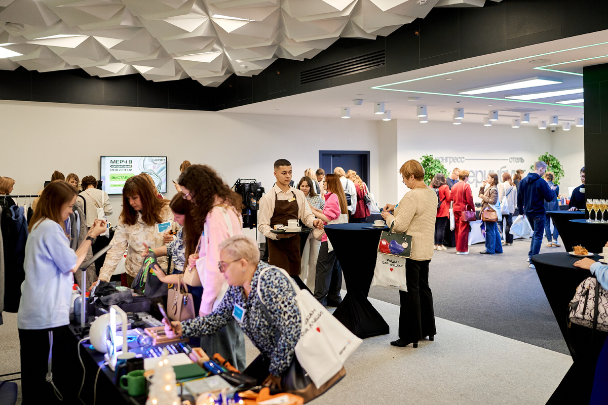 Выставочная зона с продукцией наших поставщиков