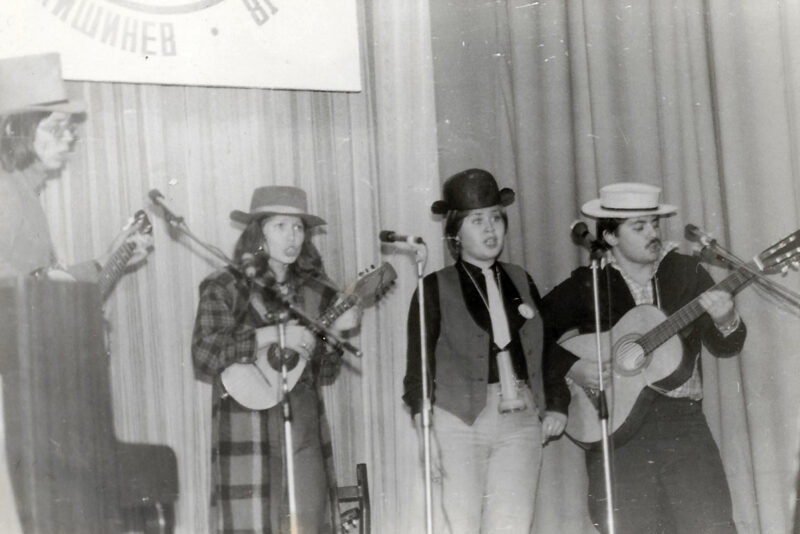    Первый брак Александра Цекало был с солисткой его квартета в начале 80-х.