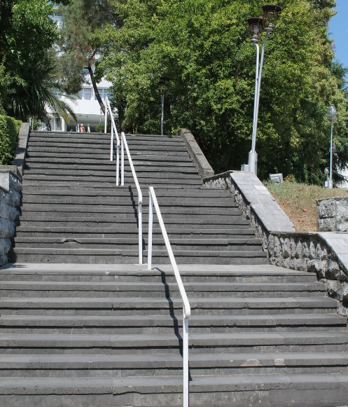 лестница вверх к санаторию Орбита