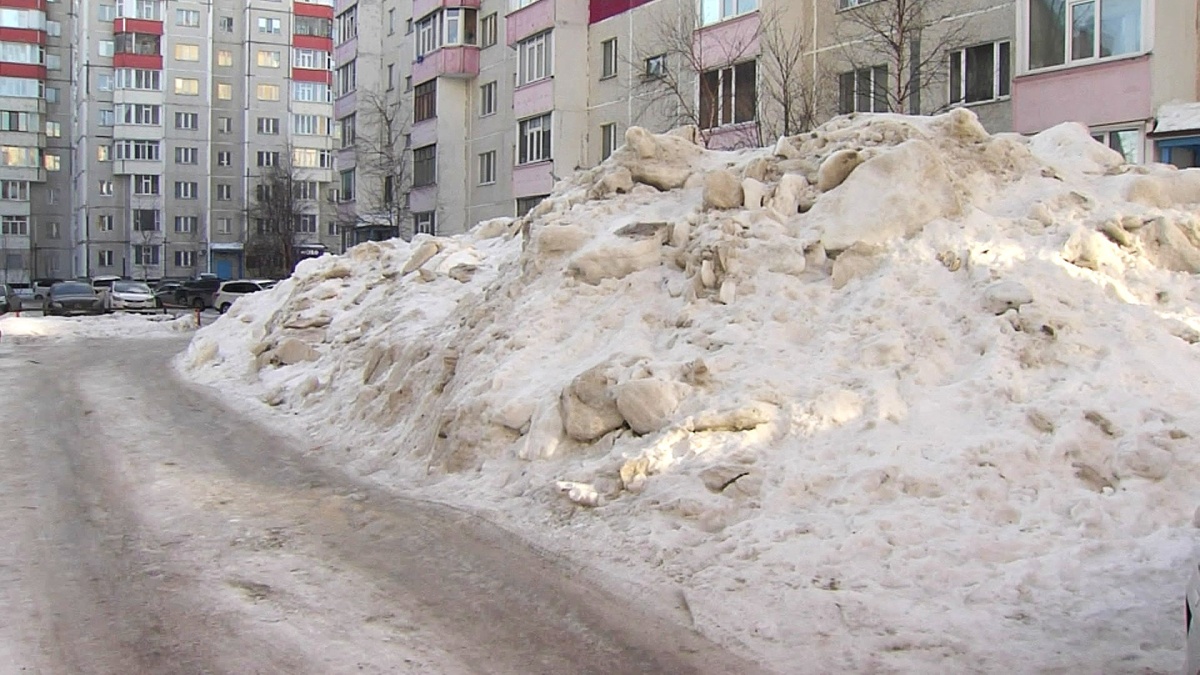    Хватит переломов - жители травмоопасного двора в Сургуте хотят сменить УК