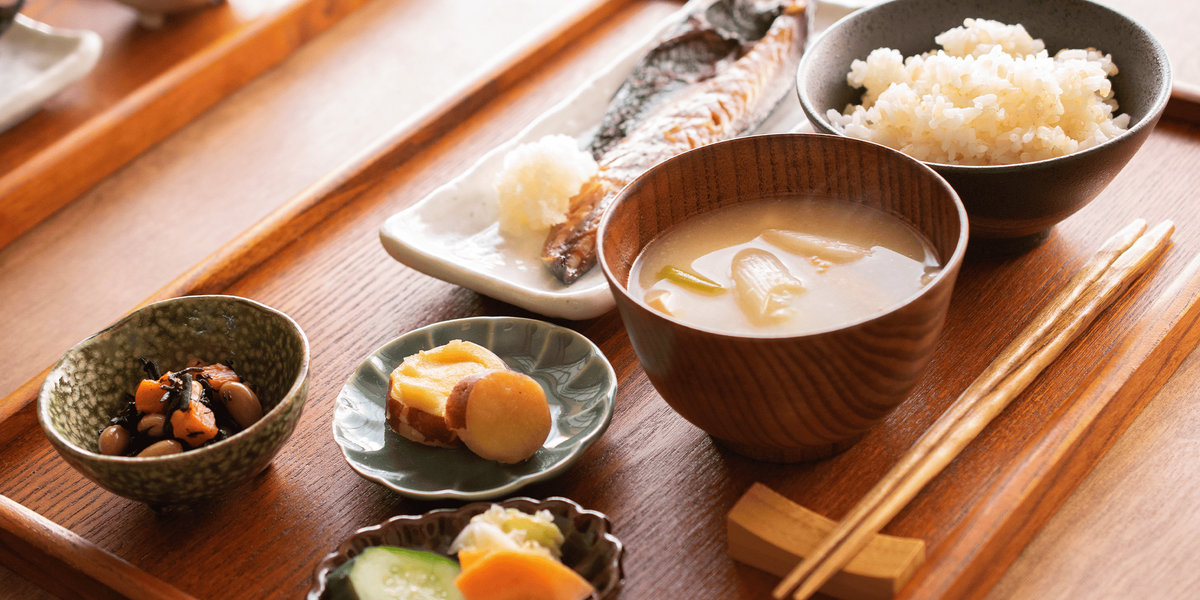 Плотный и сбалансированный прием пищи, который обеспечивает организм всеми необходимыми элементами на утро.