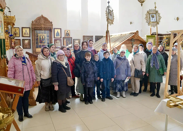 Для семей участников СВО организовали поездку в древний монастырь Тверской земли