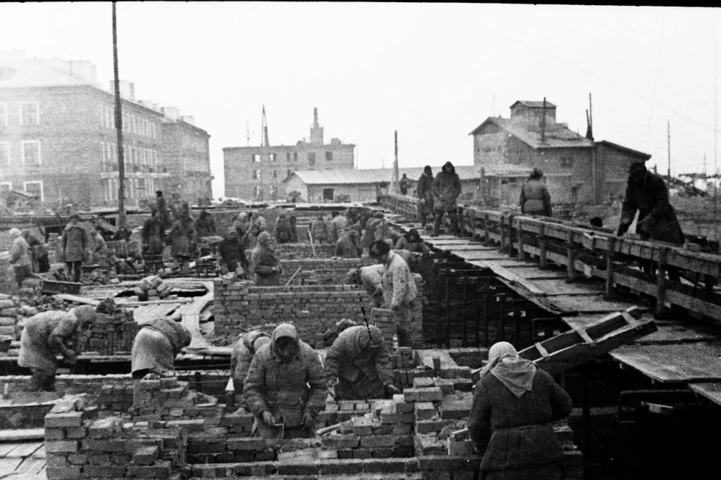 Строящийся Магнитогорск, 1929 год. Источник: https://ddnmgn.ru/sobytiya/gorod-trudovoy-doblesti/1534-ja-znaju-gorod-budet.html