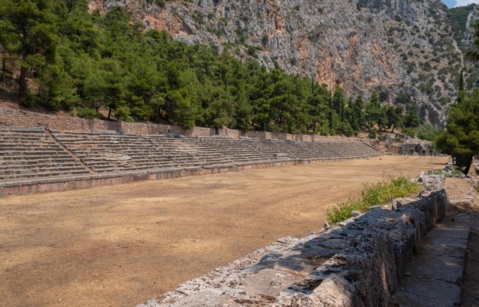 Руины стадиона в Дельфах.