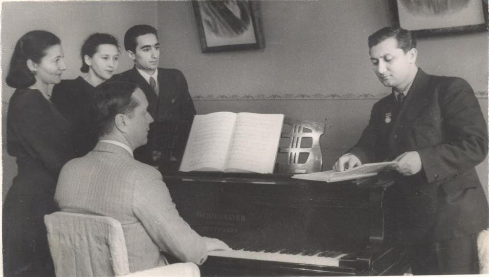   Мухтар Ашрафович и за пределами консерватории неизменно искал молодых, талантливых исполнителей, стараясь привлечь их к участию в различных концертах и постановках, а потом внимательно следил за их развитием.