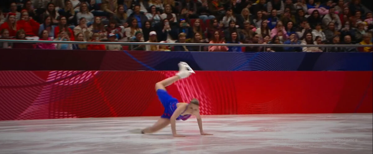 Первым элементов в программе был четверной тулуп. Кадр из трансляции Первого канала