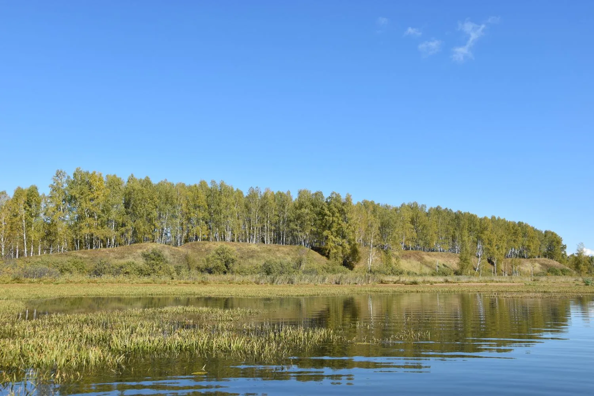 Чудская гора близ села Знаменское, вид с озера