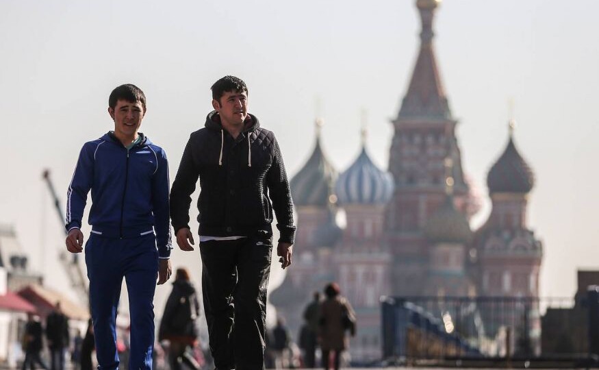 «Нужно высылать мигрантов целыми кланами! Пусть куролесят у себя дома»: в Госдуме разнесли законопроект МВД