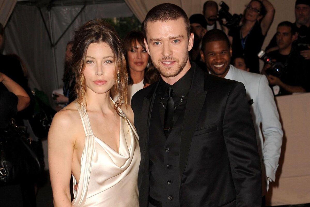    Джессика Бил продолжает поддерживать мужа LEGION-MEDIA