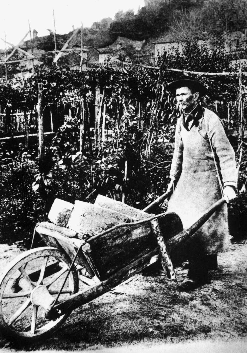 Почтальон за работой