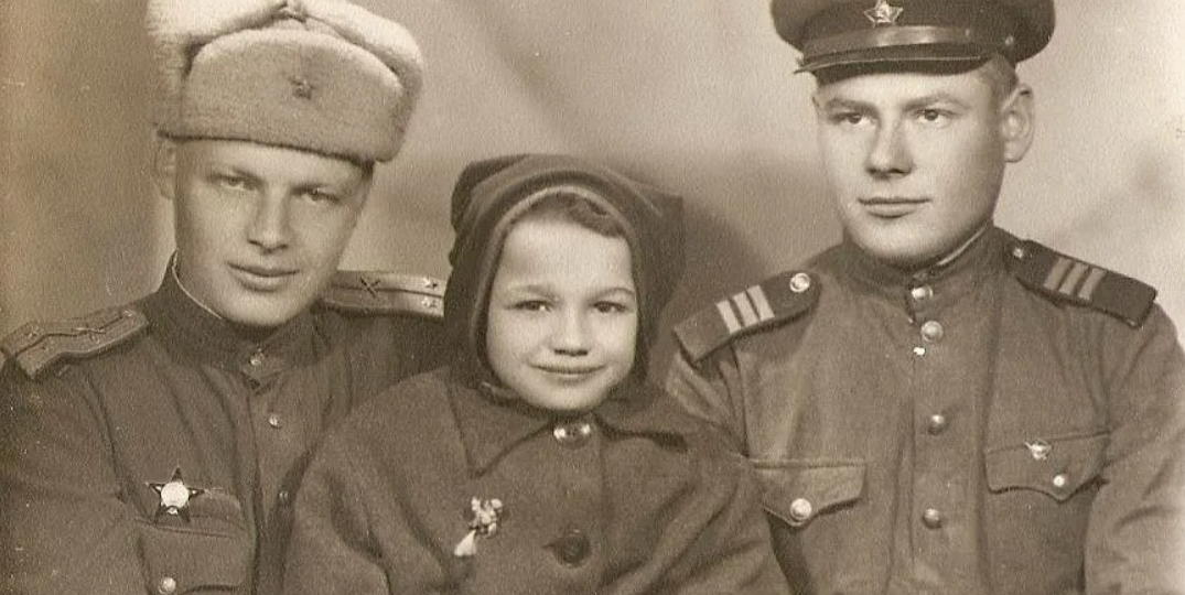 Она перевязала раненых офицеров, разрезав на бинты собственную гимнастерку: 8-летняя Вера Иванова получила три медали за штурм Кенигсберга