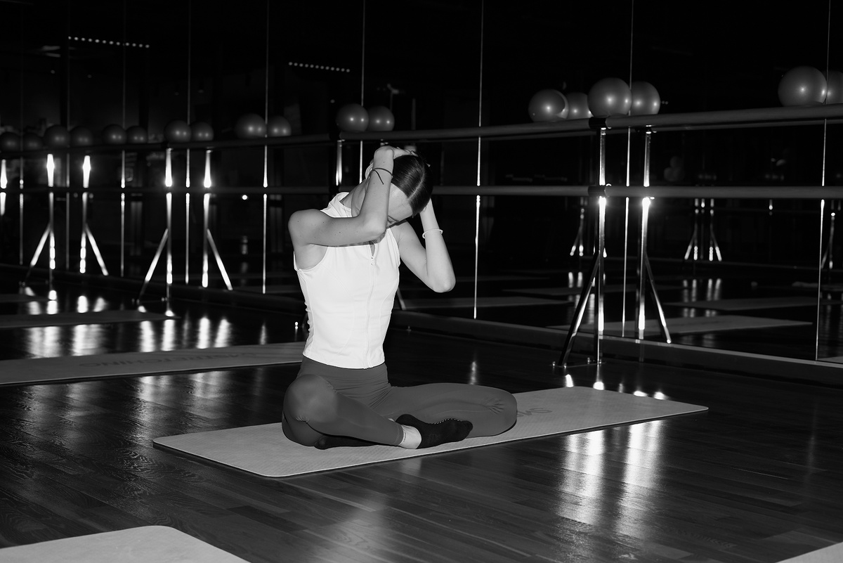    Как за 15 минут снять утреннюю отечность и пробудить организм? Показывает тренер (фото 2)