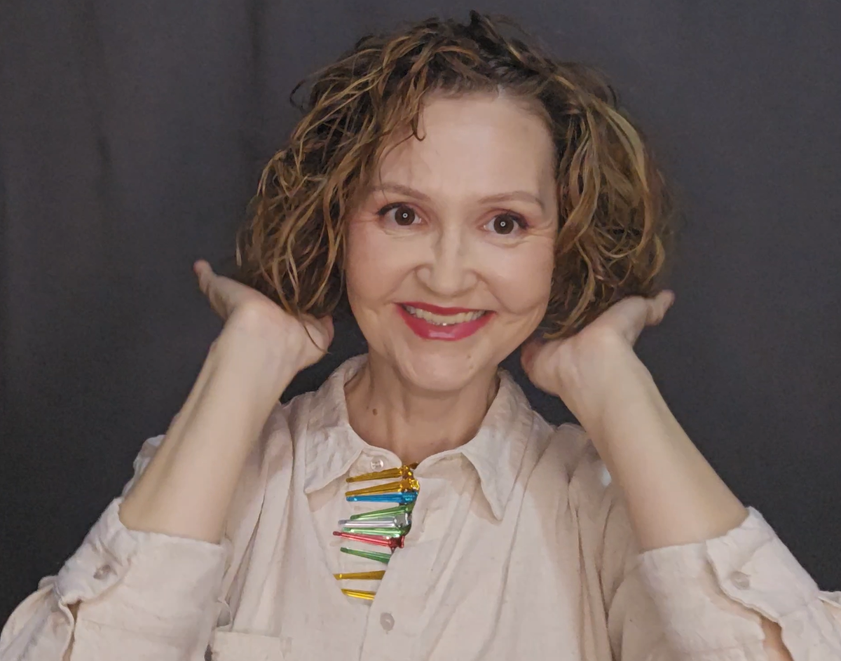 Здесь я его использовала под макияж.