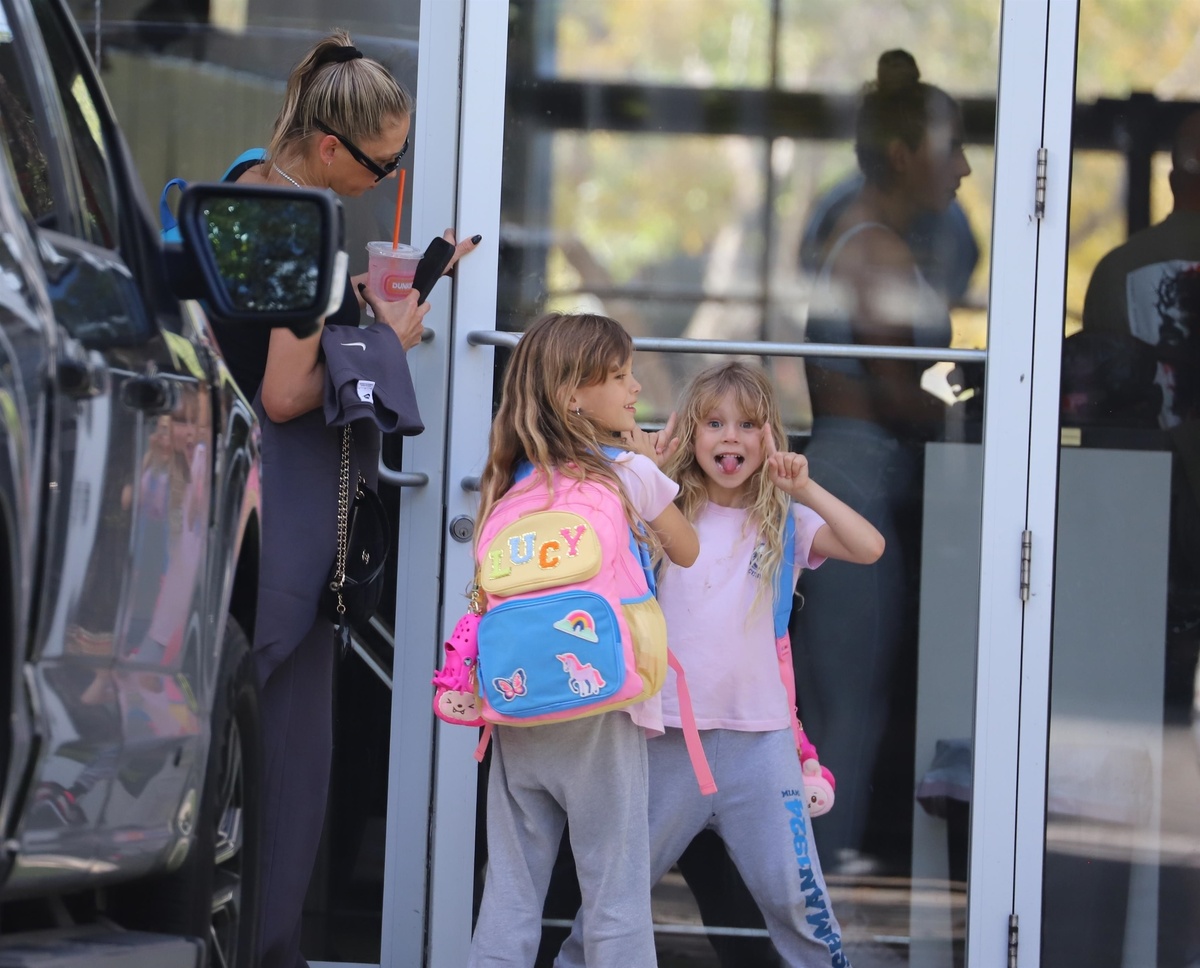 Анна Курникова с дочками Люси и Машей