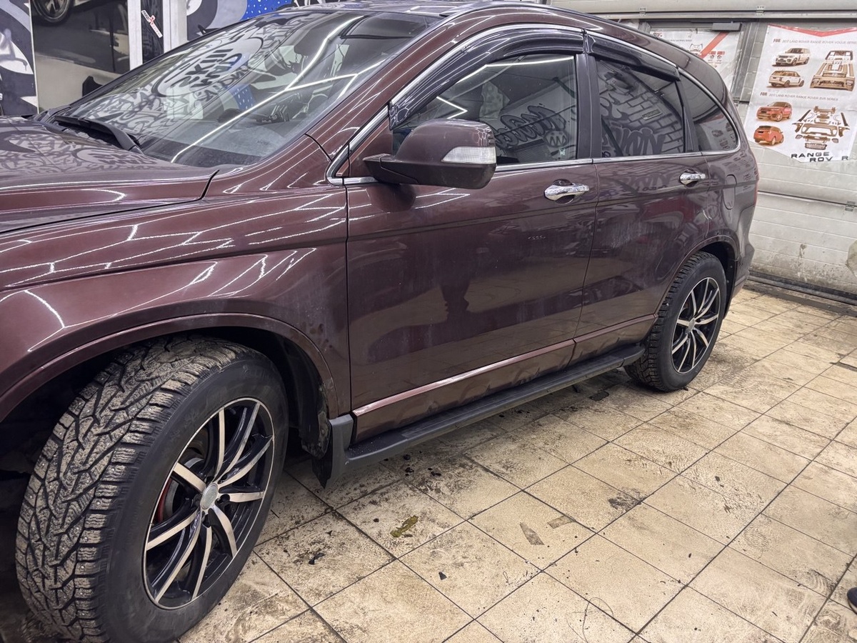 Итог всей работы - Honda CR-V 3 с установленными порогами