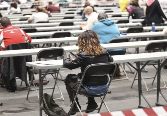 Каталония вводит стипендии по 500 евро для молодых кандидатов на госслужбу