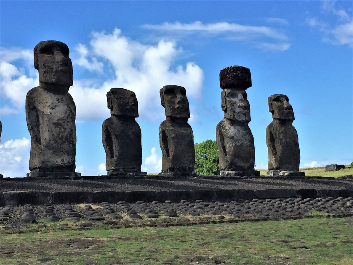 Моаи острова Пасхи.