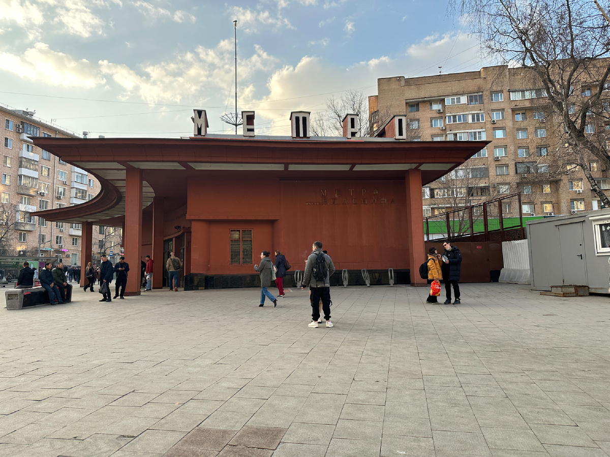 Ст.м. Красносельская. Следующая - Сокольники.
