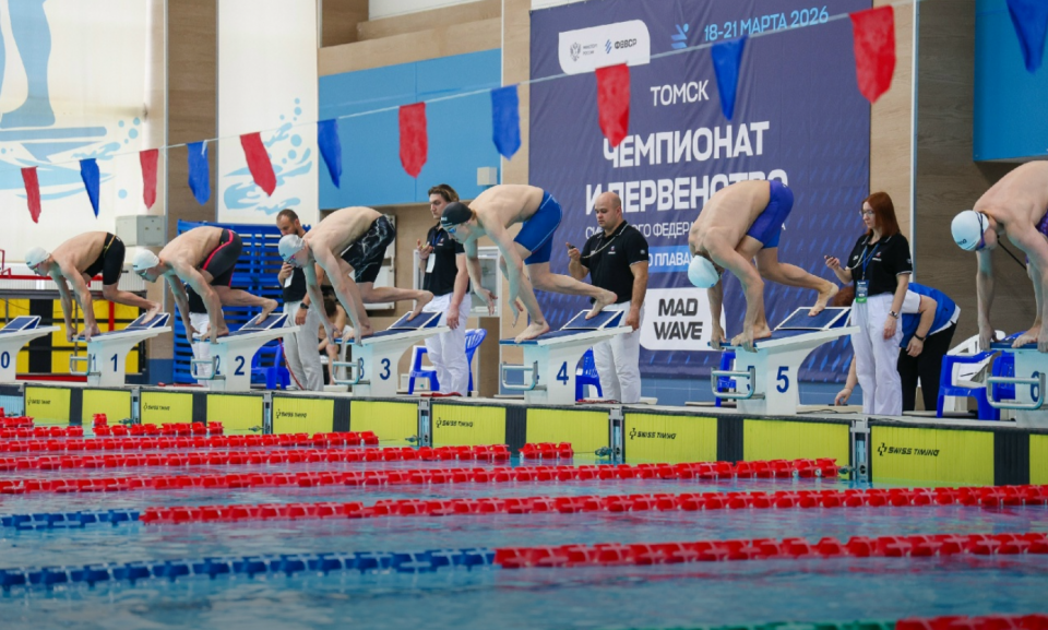    Пловцы Алтайского края завоевали в Томске 11 медалей чемпионата СФО и больше 30 наград окружного первенства