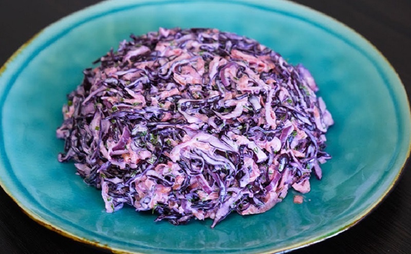 Салат из капусты с пикантной заправкой