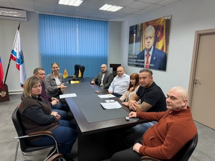 И. Новиков с активом партии "Справедливая Россия".