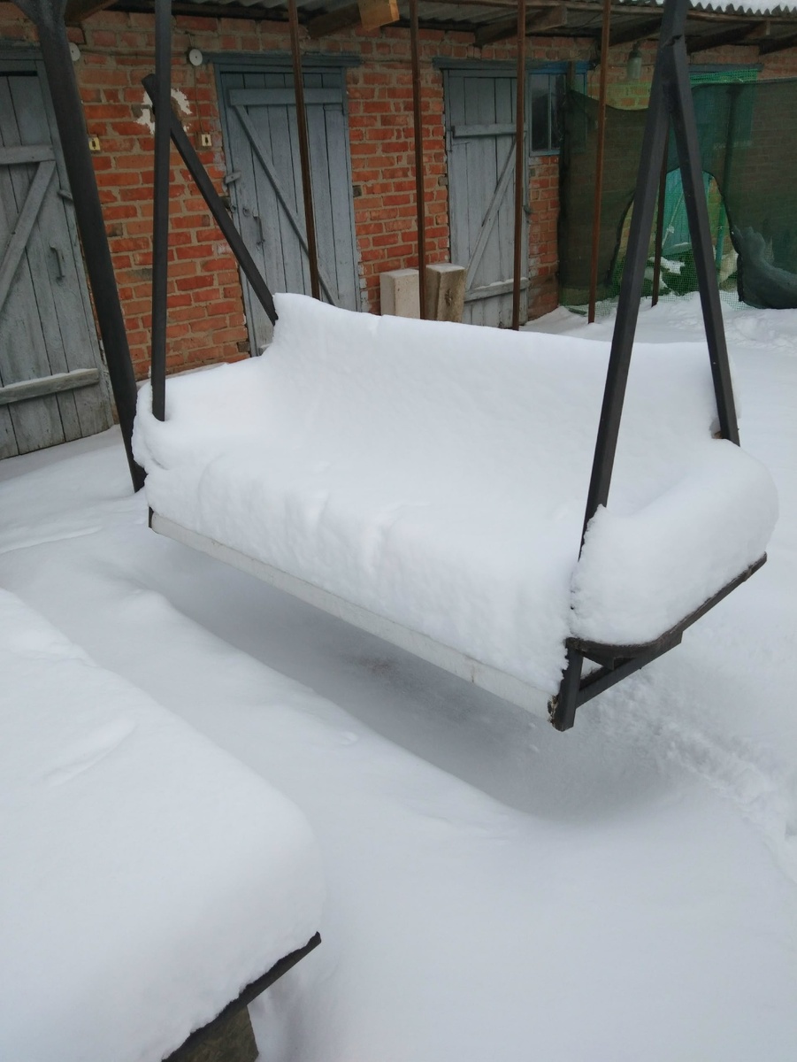 Я такого серьёзного снегопада здесь не видела ещё.