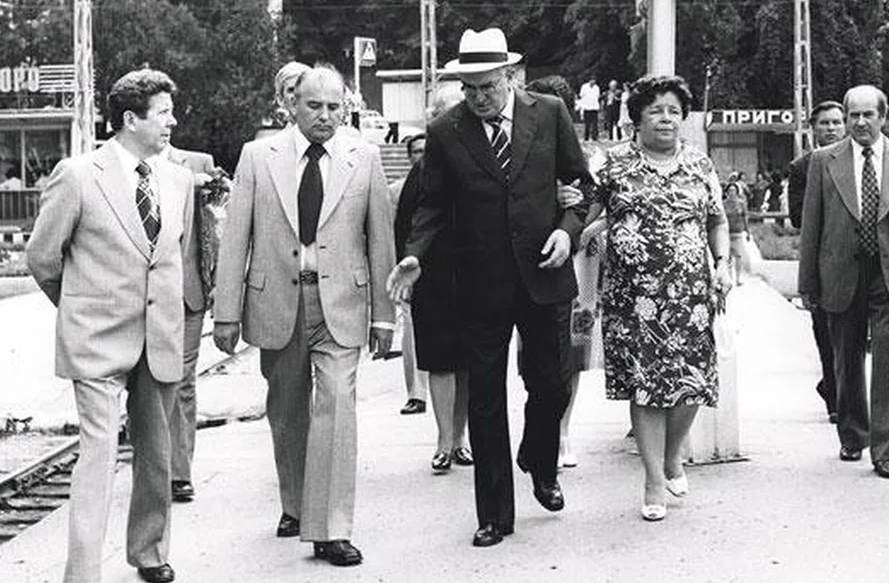 Андропов и Филипова