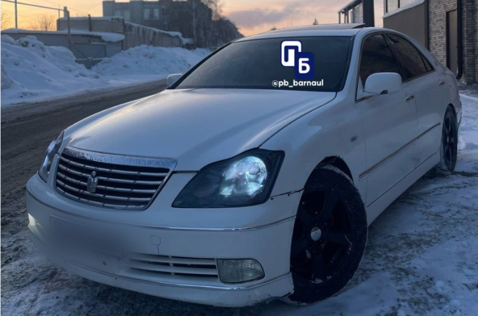    Угнанный автомобиль. Источник: "Подслушано Барнаул"