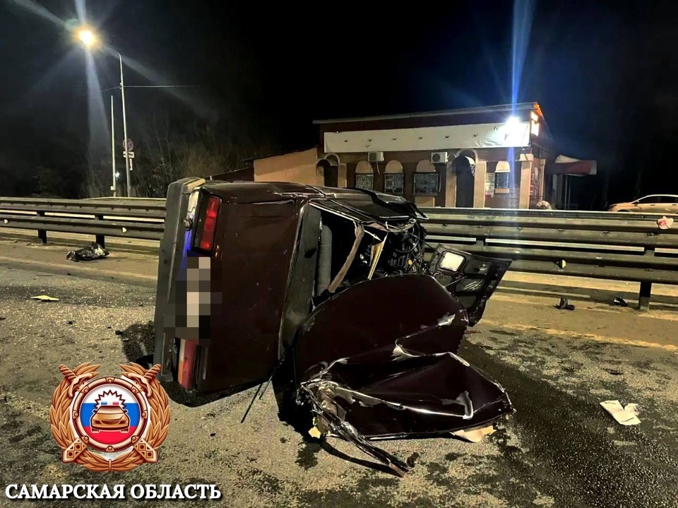   Водитель не выбрал безопасную скорость и допустил наезд на большегруз. Фото: госавтоинспекция Самарской области