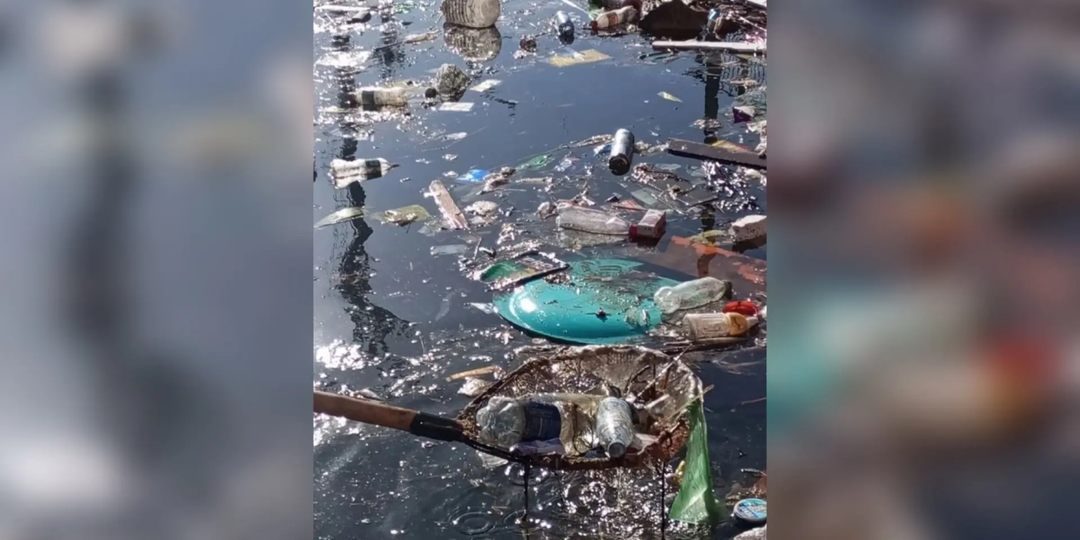 Что нашли астраханские коммунальщики на дне каналов после зимы?