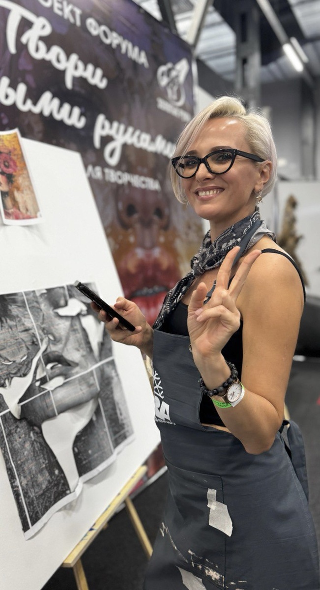 Художница Ксения Елисеева