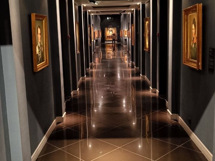 21 марта мы поехали одним днём в Москву прицельно посмотреть галерею Центр искусства Москвы, ул.Волхонка, 15