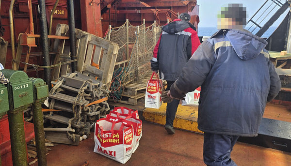    Задержанный властями Швеции российский экипаж сухогруза Caffa подал сигнал бедствия